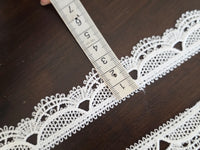 Galon guipure ivoire clair “écailles arrondies” – bord festonné – idéal robe de mariée, DIY – vendu au mètre 4016 · vue 4