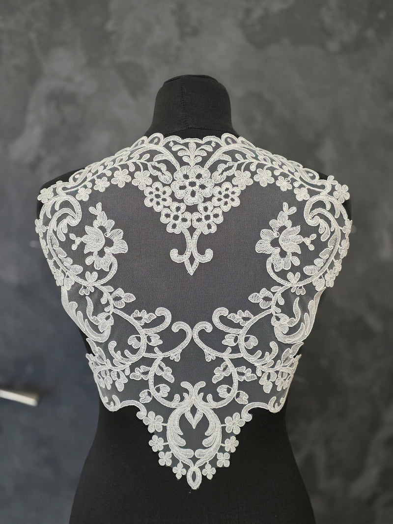 Motif pour dos en dentelle ivoire sur tulle