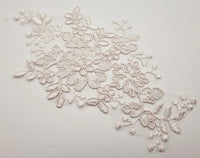 Motif dentelle ivoire nacré fleurs et feuilles pour robe de mariée · vue 3