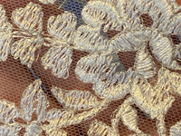 Dentelle rebrodée ivoire nacrée laize 140 · vue 7