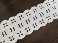 Coupon 4 mètres - Galon de broderies anglaises ivoire