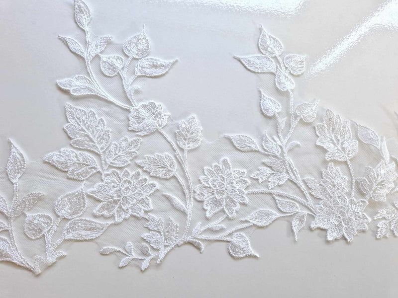 Galon de dentelle fleurs et feuilles brillant sequins ivoire clair