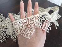 Galon dentelle guipure ivoire crème – motif ajouré vintage – style bohème · vue 2