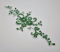 Motif en dentelle vert sapin , fil argenté T368