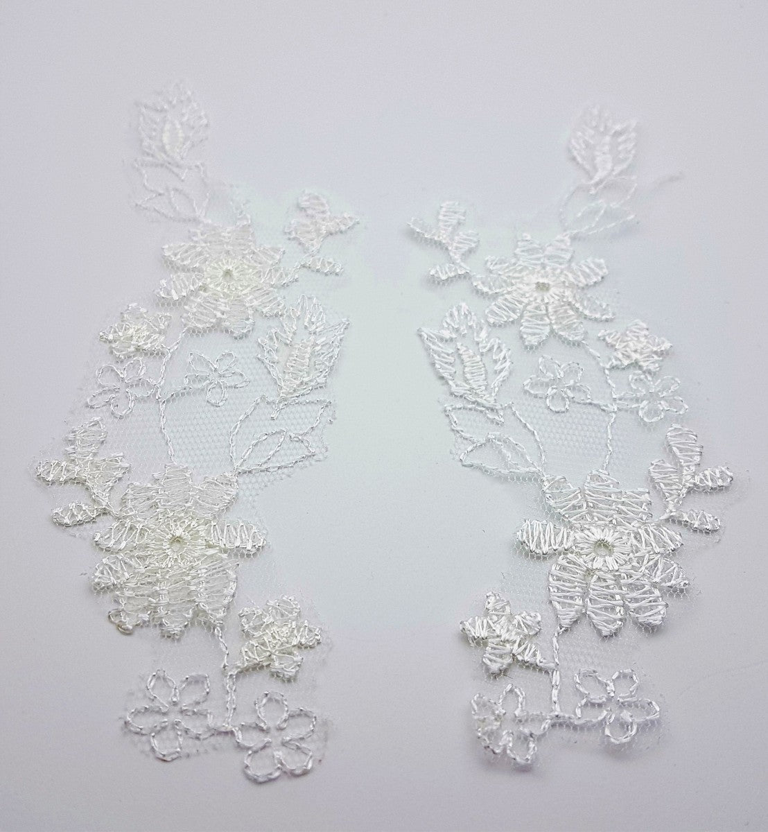LOT UNIQUE DE 5 PIECES Petits Motifs en dentelles fleurs ivoire