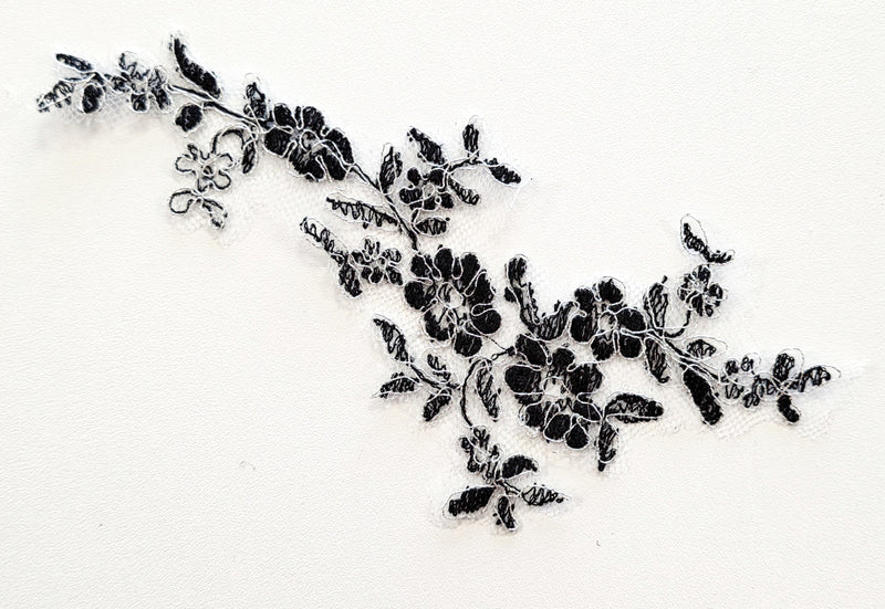 Motif noir en dentelle fil argenté