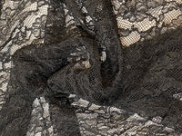 Dentelle noire fine et rebrodée · vue 3