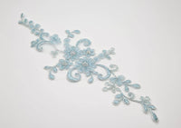 motif en dentelle vert celadon , fil argenté , à coudre T368 · vue 2