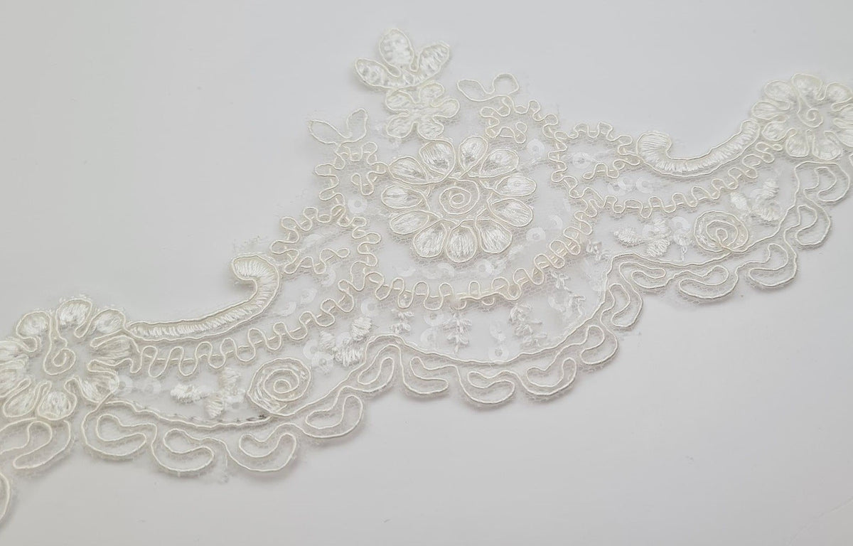 Galon de dentelle pour robe de mariée ivoire avec sequins