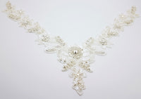 Motif  V strass et perles ivoire pour encolure robe de mariée