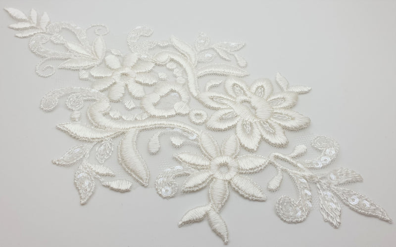Motif en losange fleurs dentelle ivoire sequins pour robe de mariée
