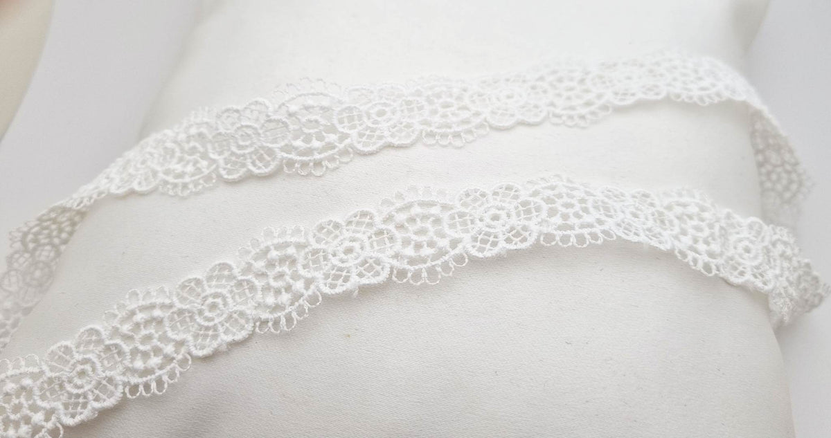 Galon dentelle fleurs ivoire clair pour robe de mariée