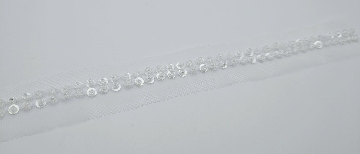 Galon de perles brodées sur tulle ivoire clair