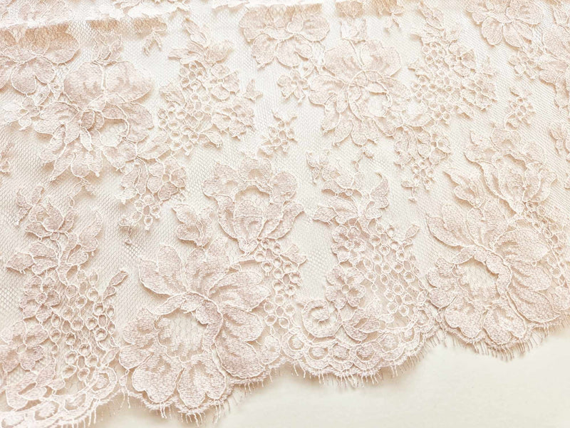 Dentelle nude rosé brodé sur tulle