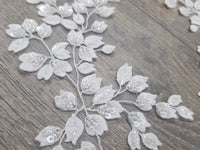 Applique dentelle ivoire clair perlée et sequins – motif feuilles miroir 43 cm · vue 2
