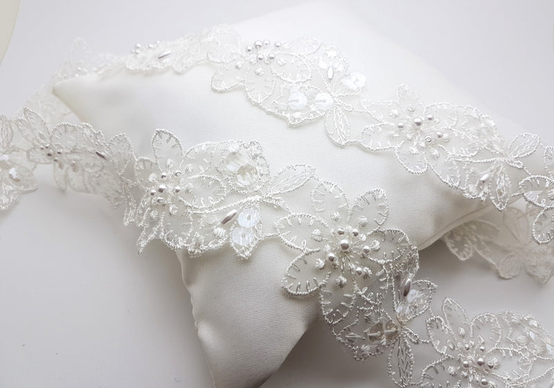 Galon motif fleurs d'organza brodé  blanc ou ivoire