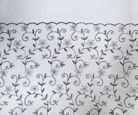 Coupon d'organza ivoire brodé noir Laize 130