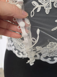 Top en dentelle col bateau manches 3/4 pour mariée · vue 9
