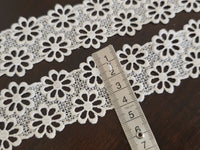 Galon dentelle fleurs marguerite blanc ou ivoire – 4 cm – dentelle florale ajourée couture – vendu au mètre · vue 3