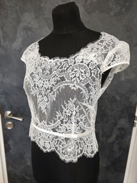 Top mariée dentelle ivoire clair – Manches courtes – Dos boutonné – Taille 36
