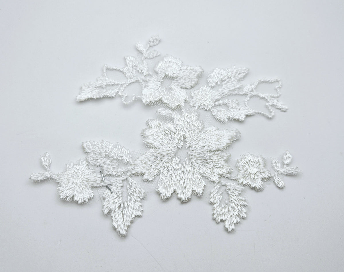 Motif fleurs et feuilles à coudre pour robe de mariée T670