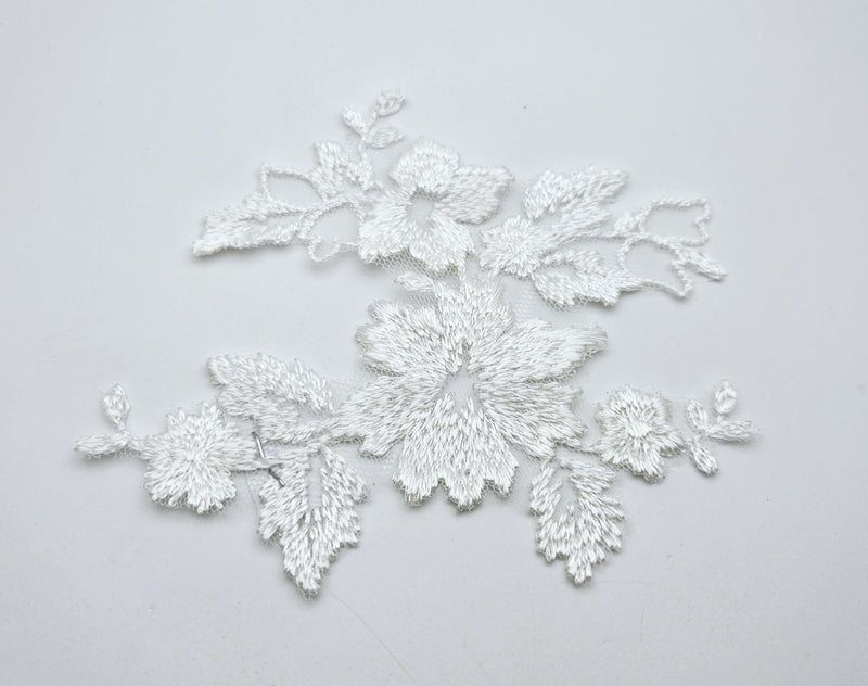 Motif fleurs et feuilles à coudre pour robe de mariée T670
