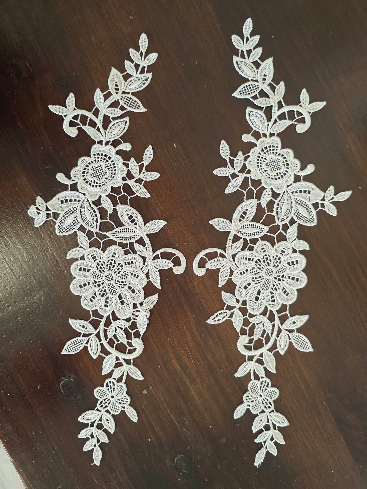 Lot de 4 motifs ivoire guipure fleurs