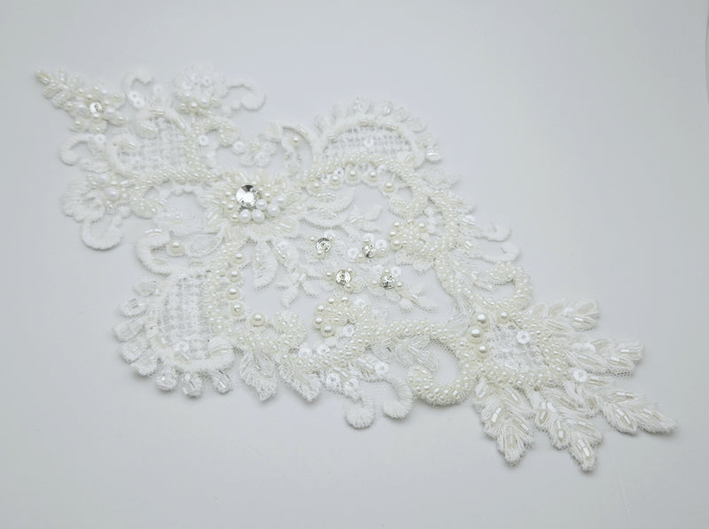 Motif pour robe de mariée princesse ivoire perles et détails argenté T915