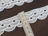 Galon dentelle guipure ivoire clair 3 cm – bord festonné à picots – style bohème vintage – vendu au mètre · vue 3