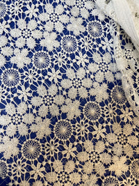 Dentelle guipure motif fleurs mandala ANGIOLA