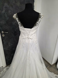 Robe de mariée forme trapèze avec petite traine Dernières pièces taille 50 et 42 · vue 10