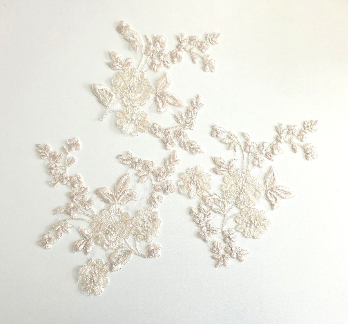 Lot de 3 motifs beige fil argenté