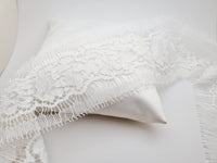 Galon de dentelle francaise ivoire , robe de mariée champêtre bohème T4004