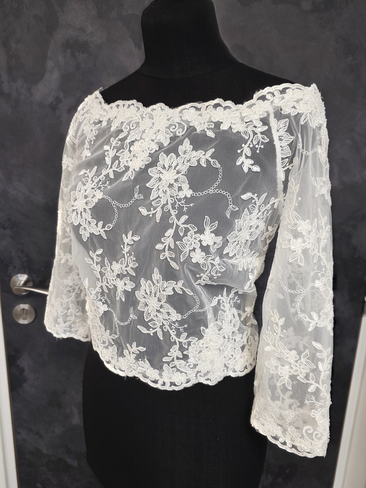 Top de mariée dentelle ivoire – encolure bateau épaules dégagées – manches 3/4 – dos boutons perles – haut robe de mariée romantique – taille 42 44