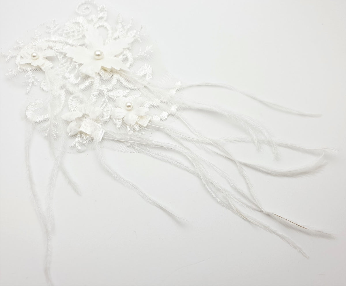Motif ivoire dentelle et plumes pour robe de mariée