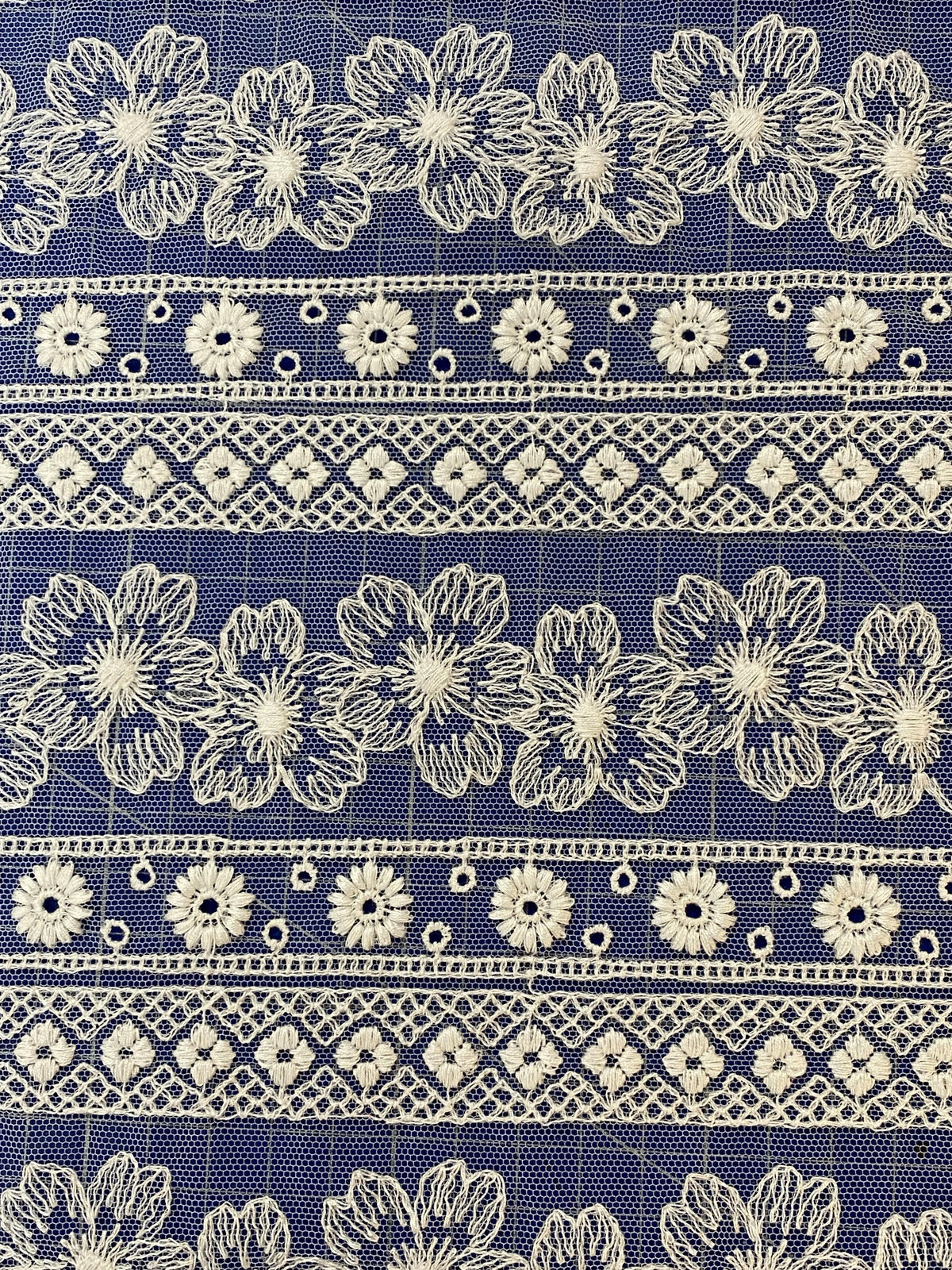 Dentelle fine, motif géométrique Calais Gaudry GIOVANNY
