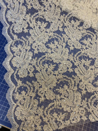 Dentelle rebrodée et perlée pour robe de mariée