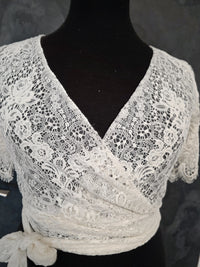 Top en dentelle cache coeur , petites manches taille 44 · vue 4