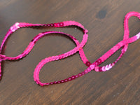 Galon fushia de sequins brillant pour DIY vendu par 5 mètre · vue 2