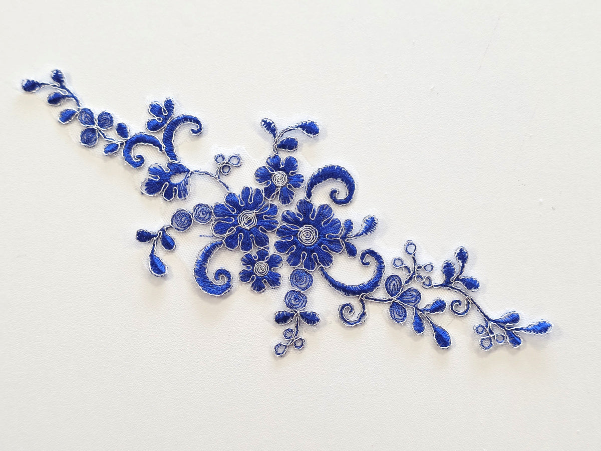 Motif en dentelle bleu roi pour création cocktail mariée