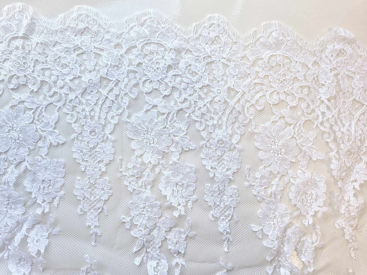Dentelle de calais blanc ou ivoire bord festonné