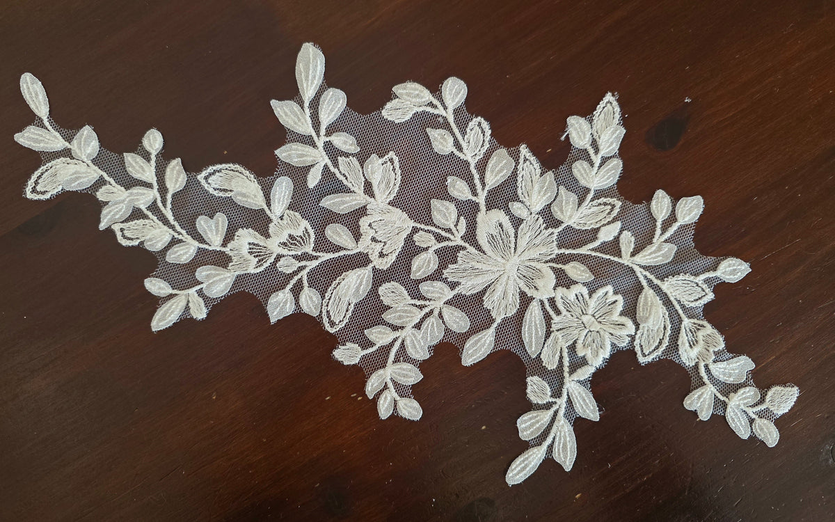 Grand motif ivoire clair feuilles mates style 3D T8017
