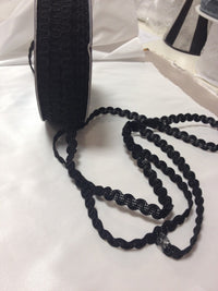 Galon de guipure noire, passementerie, customisation · vue 3