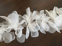 Galon de fleurs en organza 3D ivoire clair