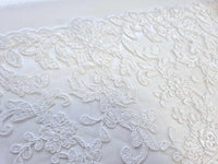 Dentelle ivoire bord festonné 93048