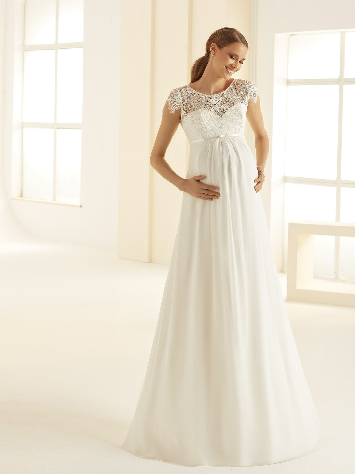 Robe de mariée de grossesse en dentelle et mousseline ivoire