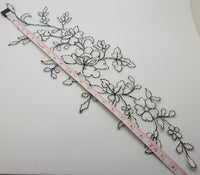 Motif en dentelle noir et ivoire fleurs/feuilles à coudre pour mariée / cocktail · vue 3