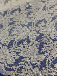 Dentelle rebrodée et perlée pour robe de mariée · vue 4