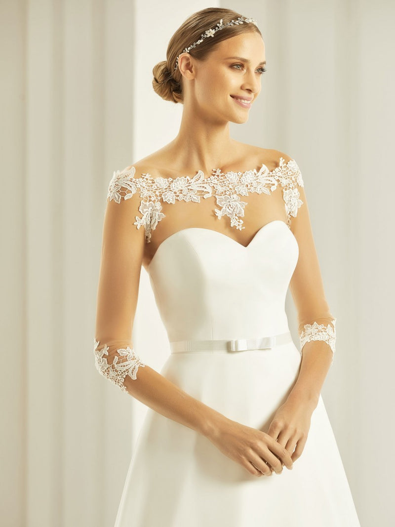 Top mariée couleur chair à coudre – Encolure bateau (Bardot) – Manches 3/4