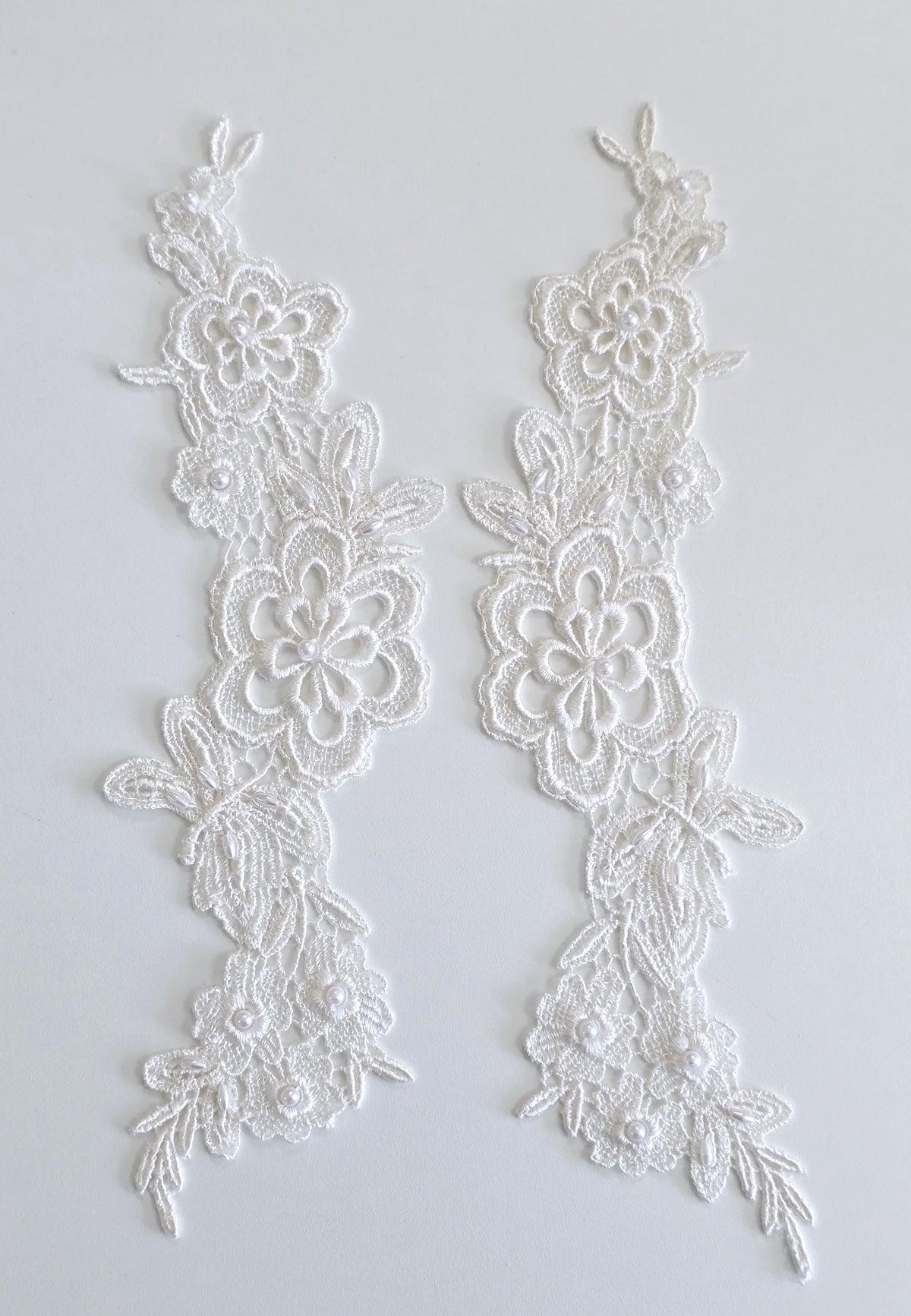 Motifs en guipure ivoire crème avec perles